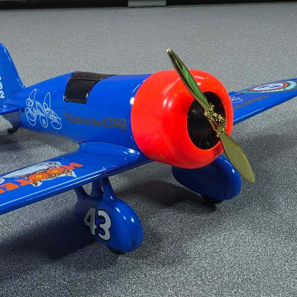 Richard Petty Tribute to the King Hooters 500 Airplane Blue Excellent 43 Decor